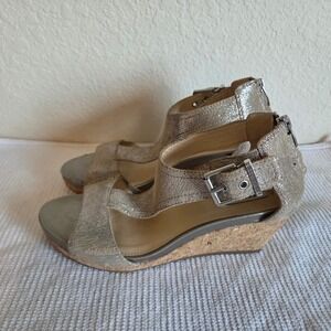 Alex Marie Womens Metallic Champagne Cork Wedge Sandals Back Zip Sz 7
